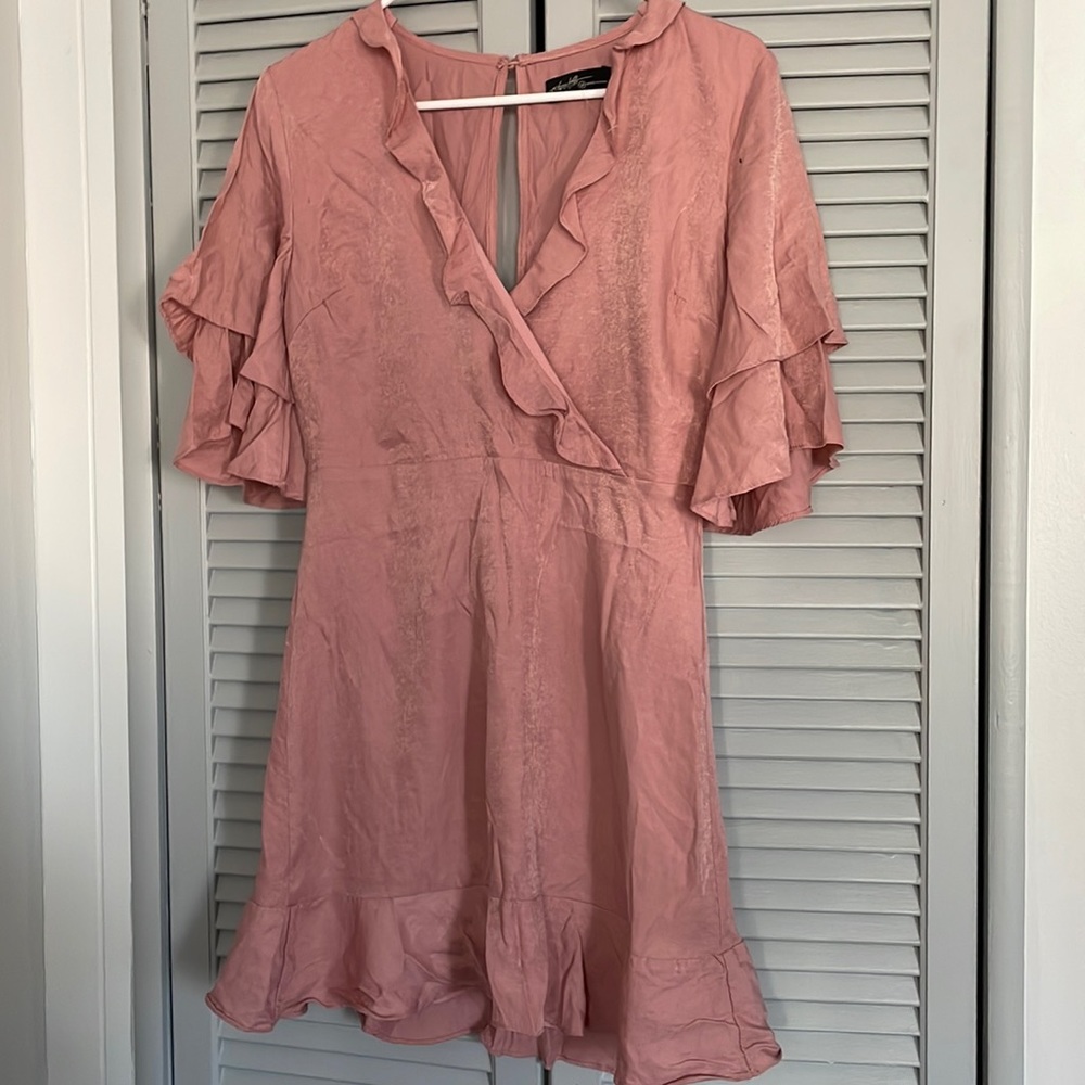 NWOT Gorgeous Flowy Dress